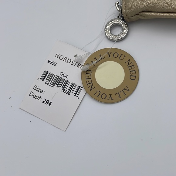 Nordstrom ‘All You Need’ Cosmetic Case - NWT - Picture 3 of 6